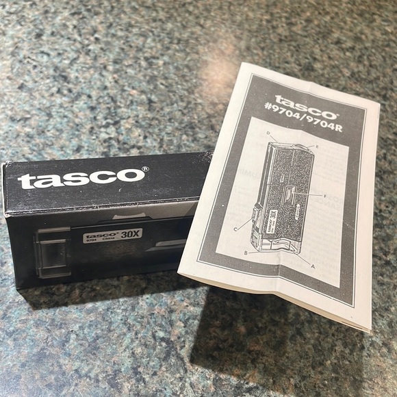 Vintage Tasco 30x Illuminated Pocket Microscope New in Box and sleeve 9704R - Picture 2 of 8